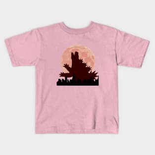 Godzilla in the city under the eerie red moonlight   Experience the epic clash of Godzilla in the city under the eerie red moonlight Kids T-Shirt